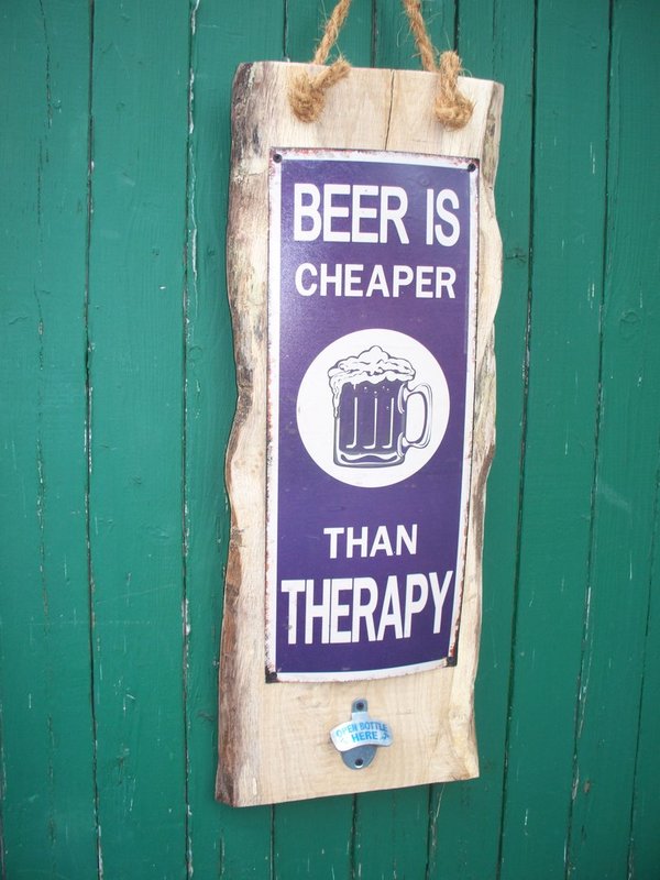 Brett, Blech "Beer is cheaper than therapy", Flaschenöffner