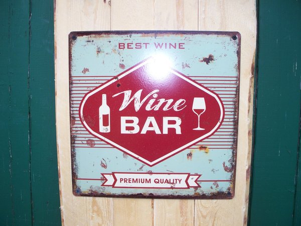 Bretterwand, Blechschild, Wine Bar, 2 Gläser