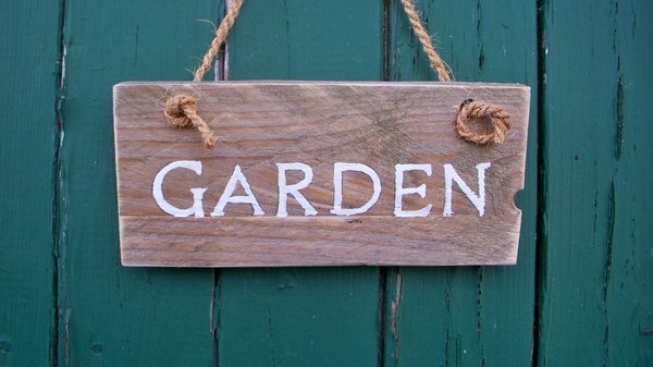 Schriftbrett "Garden"