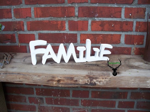 Schrift "Familie" in natur oder weiß