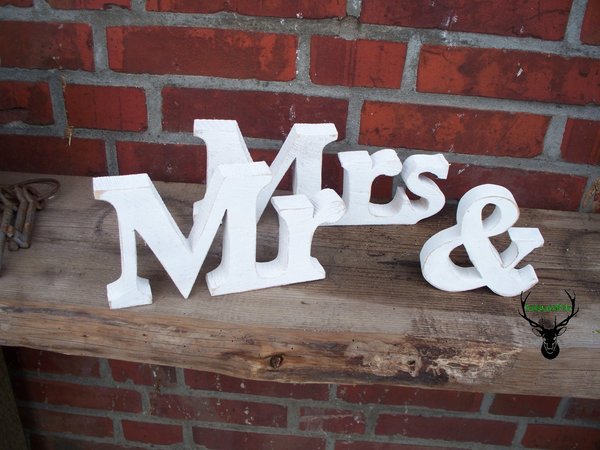Schrift "Mr. & Mrs" in natur oder weiß