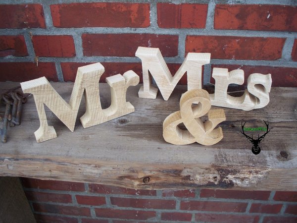 Schrift "Mr. & Mrs" in natur oder weiß