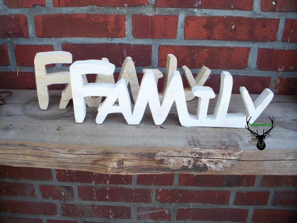 Schrift "Family" in natur oder weiß